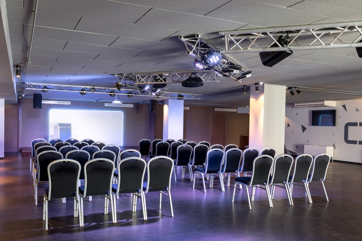 Salas de eventos equipadas para el exito - Sonido e iluminacion