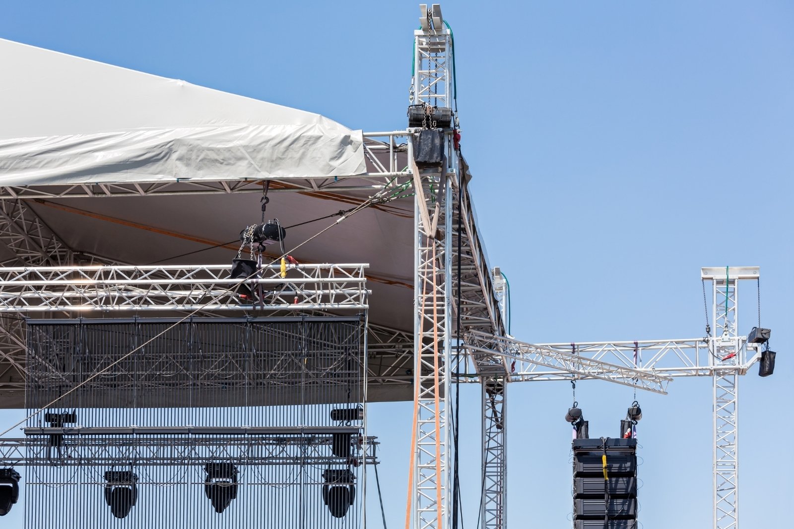 Como mejorar la experiencia del huesped con sonido e imagen inmersivos