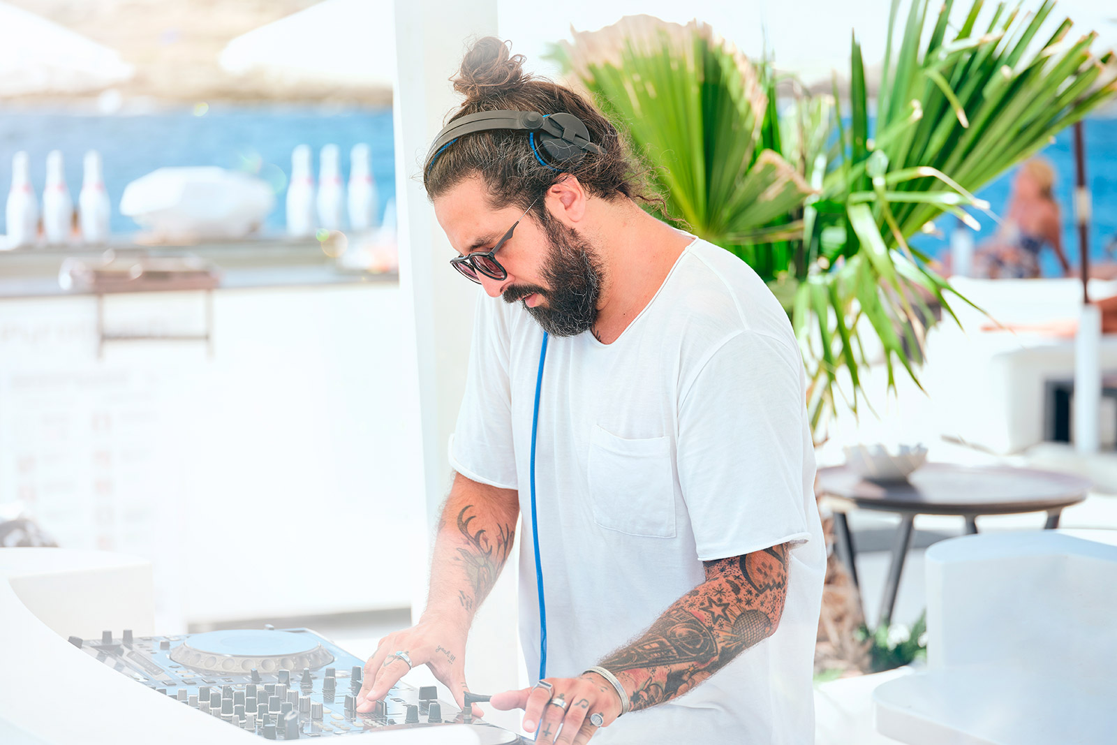 Tendencias tecnologicas en sonido e iluminacion para el sector hotelero (2025)